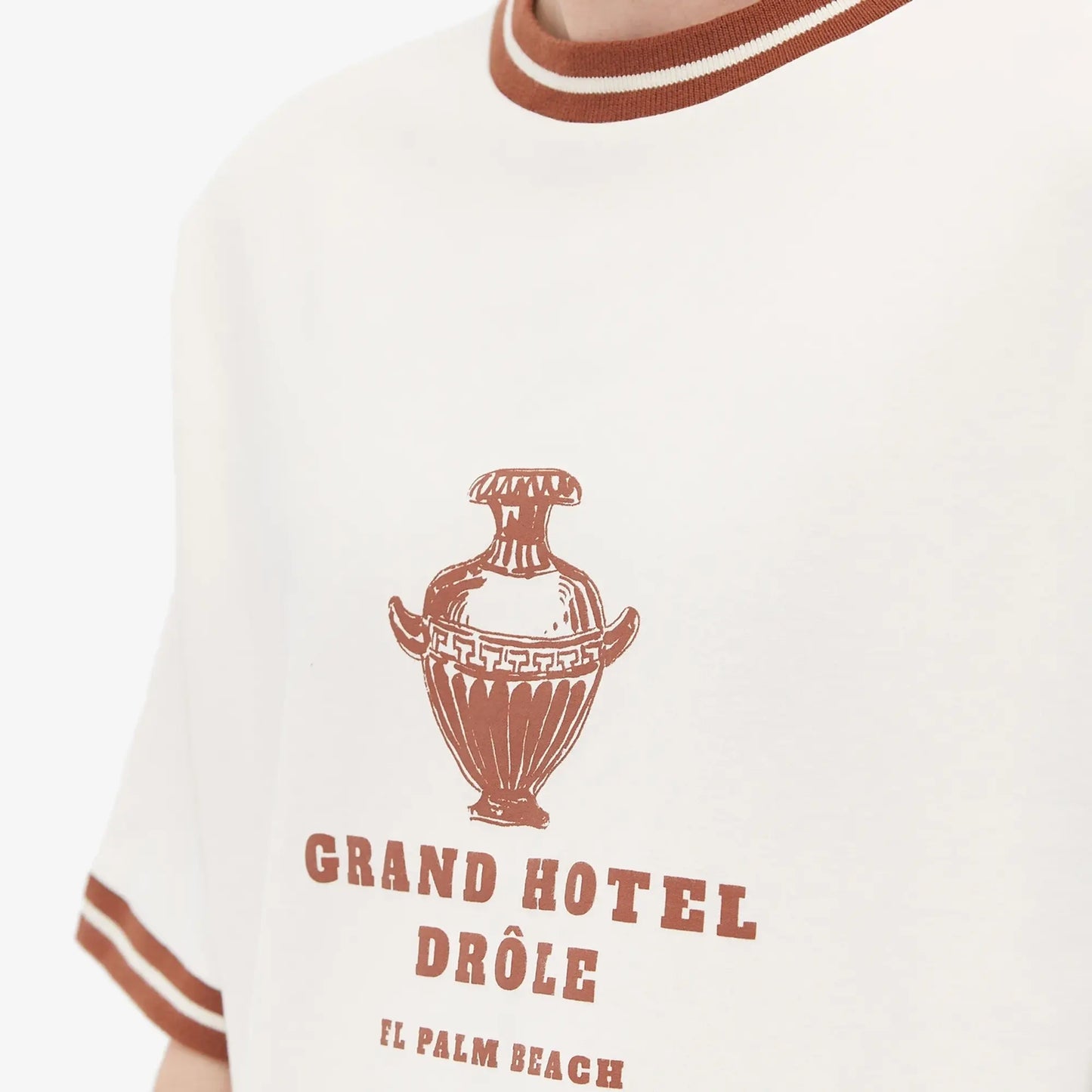 DRÔLE DE MR - HOTEL TEE