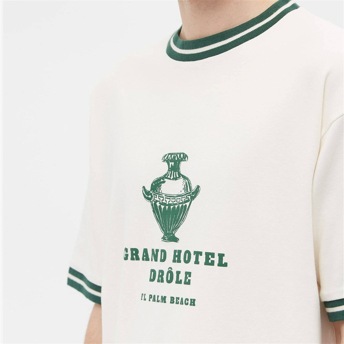 DRÔLE DE MR - HOTEL TEE